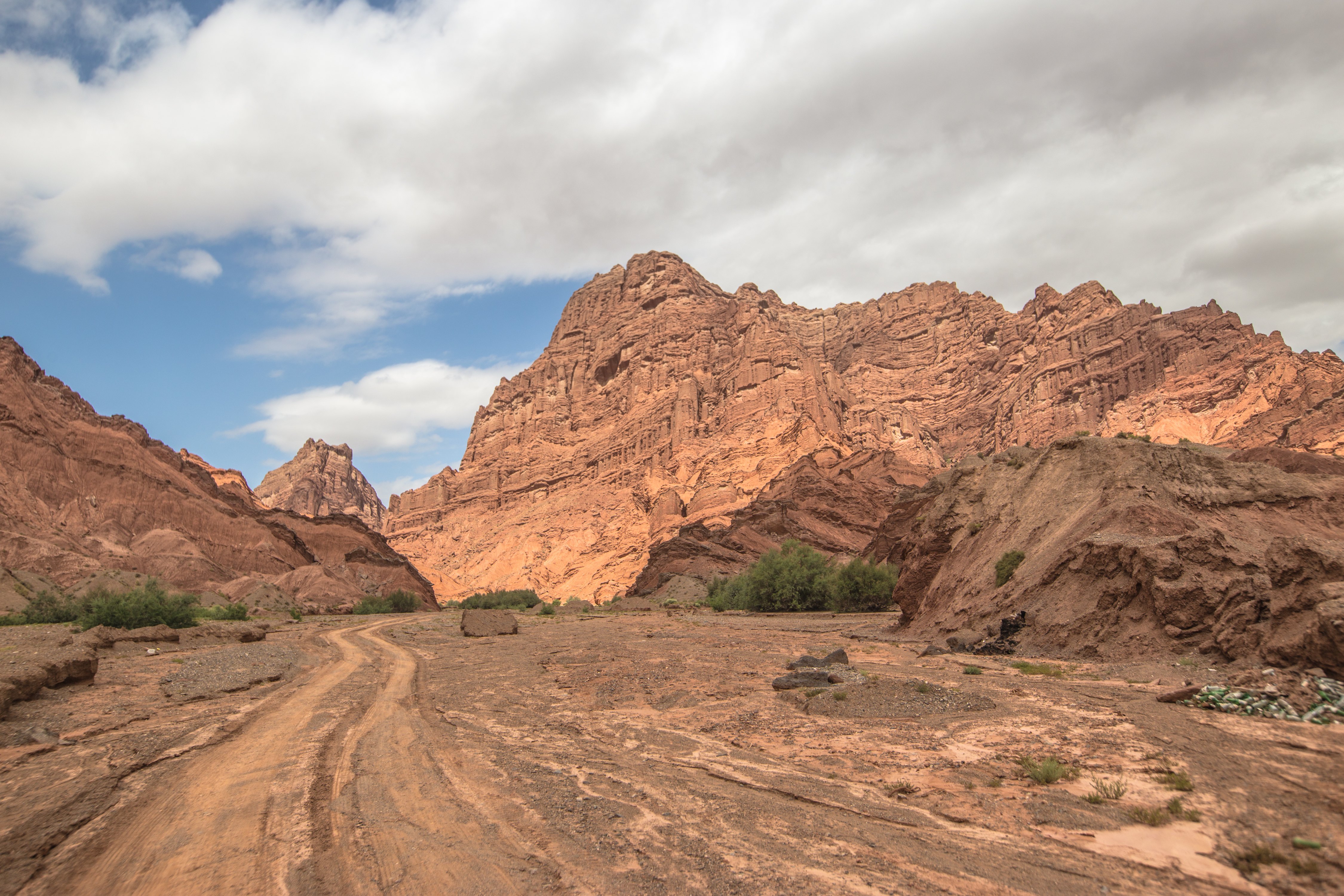 新疆南疆+库尔勒+库车+喀什市+慕士塔格峰-喀拉库勒湖景区+塔什库尔干7日6晚私家团