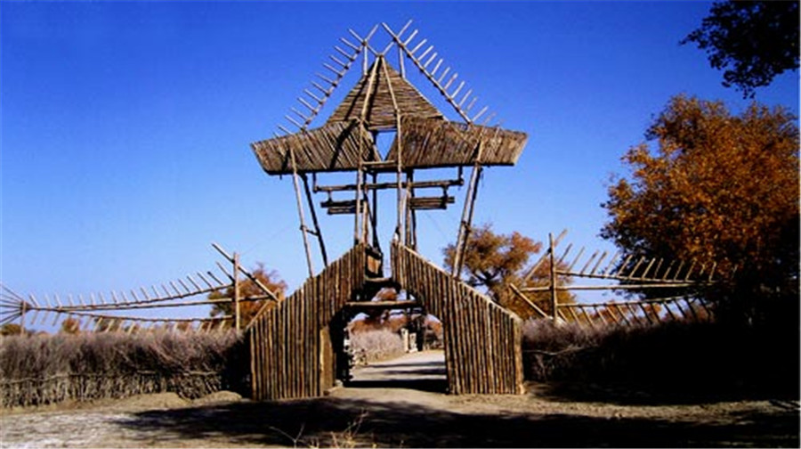 南疆+库尔勒+库车+库车大峡谷国家地质公园+克孜尔千佛洞+塔里木胡杨林公园+罗布人村寨3日2晚私家团