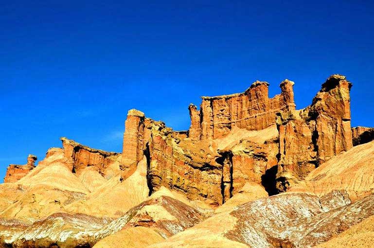 新疆乌鲁木齐+北疆+伊犁+伊宁市+喀纳斯景区+禾木风景区+赛里木湖+那拉提旅游风景区+巴音布鲁克草原10日9晚跟团游